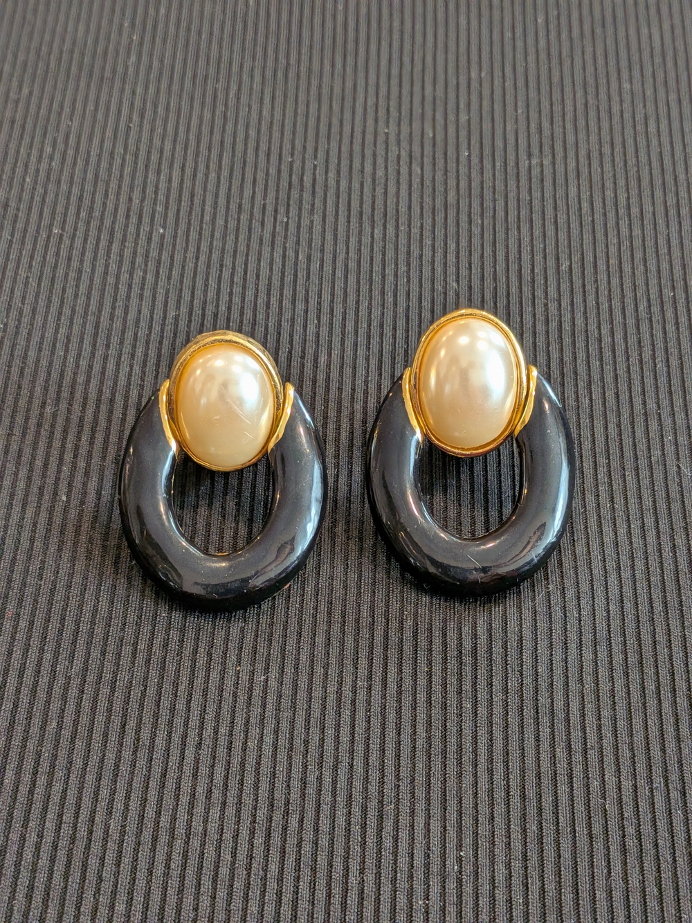 B#4: Vintage 1980s FauxPearl and Black Hoop Clip-On Earrings - Gold Accents